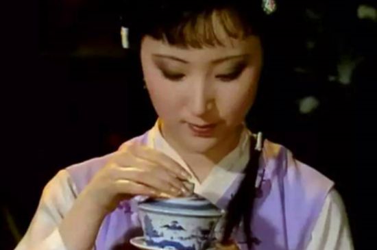 女士喝茶優(yōu)雅姿勢(shì)，女士正確喝茶姿勢(shì)禮儀