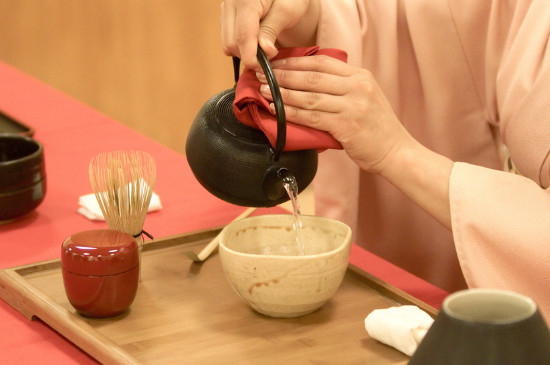 女人喝茶要行扣茶禮嗎，叩茶禮女士能用嗎？