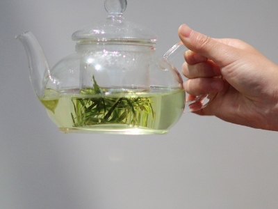 喝茶的好處和壞處分別是什么，長期喝茶有什么危害？