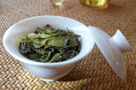 干吃茶葉致癌嗎，長(zhǎng)期吃干茶葉的危害