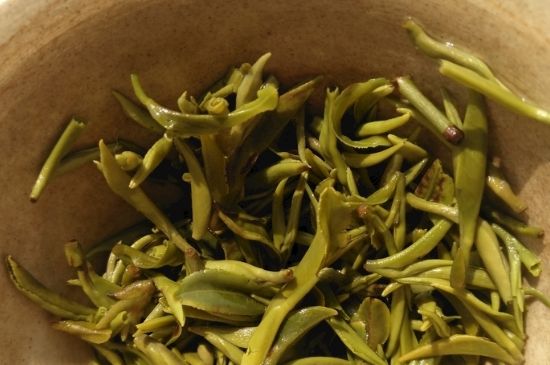 干吃茶葉致癌嗎，長(zhǎng)期吃干茶葉的危害