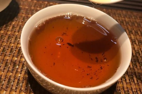 大紅袍第一泡要倒掉嗎，洗茶水需倒掉但第一泡出湯