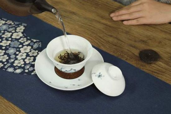 各類茶的注水方式，不同的茶泡茶時怎么注水