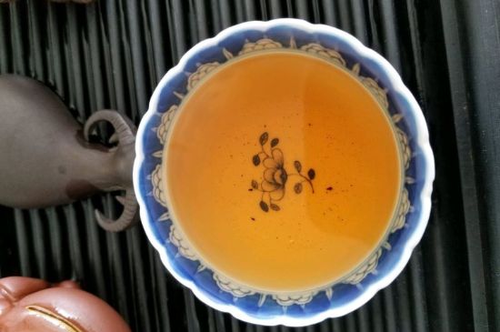 大紅袍第一泡要倒掉嗎，洗茶水需倒掉但第一泡出湯