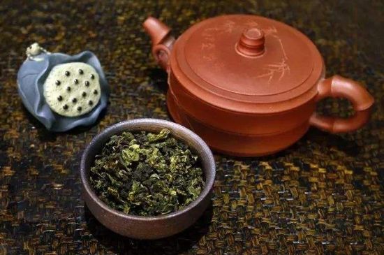 泡大紅袍、肉桂和水仙可以用一個(gè)紫砂壺嗎，可以摻一起沖泡么？