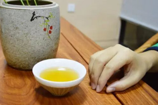 女人喝茶要行扣茶禮嗎，叩茶禮女士能用嗎？