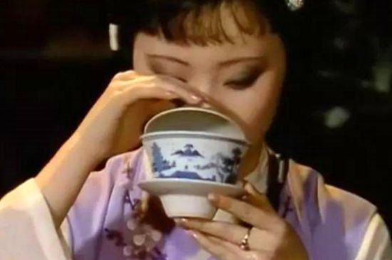 女士喝茶優(yōu)雅姿勢(shì)，女士正確喝茶姿勢(shì)禮儀