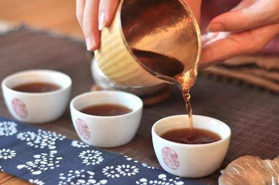 喝茶茶桌上的禮儀有哪些，泡茶待客十大禮儀不可不做！