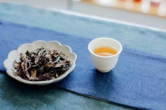 福鼎白茶能長時(shí)間悶泡嗎，老白茶可以悶著喝嗎？