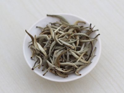 白茶品質(zhì)如何區(qū)分，白茶的優(yōu)劣質(zhì)量辨別方法