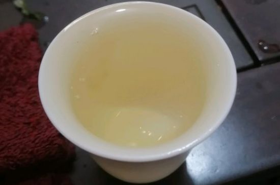 春茶上市白茶的好壞怎么區(qū)分，春白茶怎么分辨好不好？