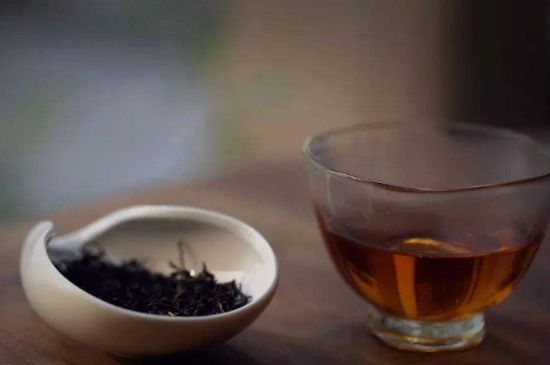 泡好的茶水放冰箱能保存多久，泡好的茶冷藏放多久？