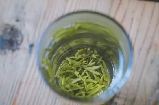 泡好的茶水放冰箱能保存多久，泡好的茶冷藏放多久？
