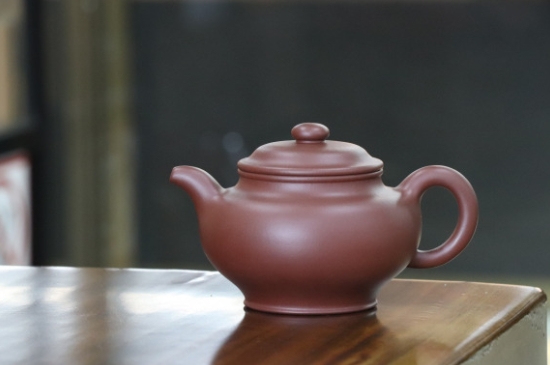 剛買(mǎi)的紫砂壺要怎么開(kāi)壺養(yǎng)壺，<a href=http://www.xinyanchuntea.com/chaju/zisha/ target=_blank class=infotextkey>紫砂壺開(kāi)壺</a>與養(yǎng)壺的方式方法