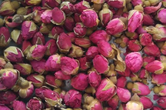 玫瑰花茶的功效與作用，堅(jiān)持喝一個(gè)月玫瑰花茶會怎樣？