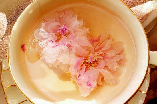 玫瑰花茶的功效與作用，堅(jiān)持喝一個(gè)月玫瑰花茶會怎樣？