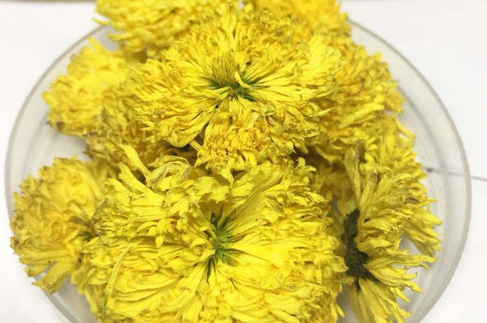 菊花茶大朵小朵有什么區(qū)別，菊花喝大朵還是小朵？