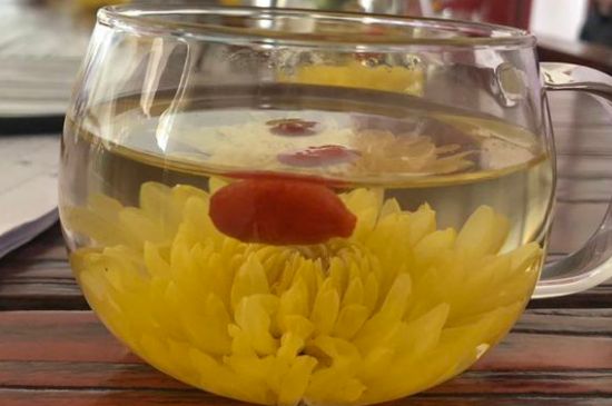晚上可以喝菊花茶泡水嗎，睡覺前能不能喝菊花茶？