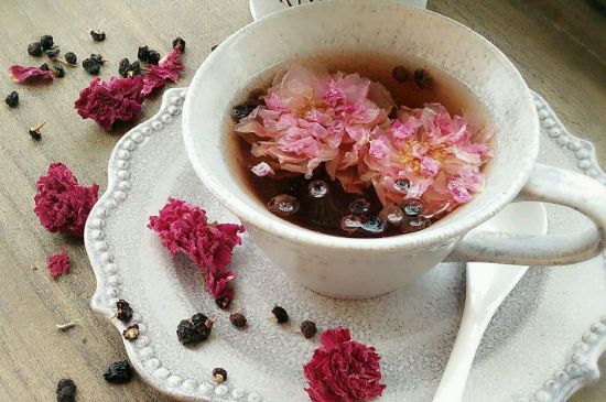 玫瑰花的最佳搭配，喝玫瑰花茶搭配什么喝好？
