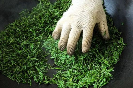 龍井茶炒茶葉怎么炒出好茶色，茶葉怎樣做出來最綠？