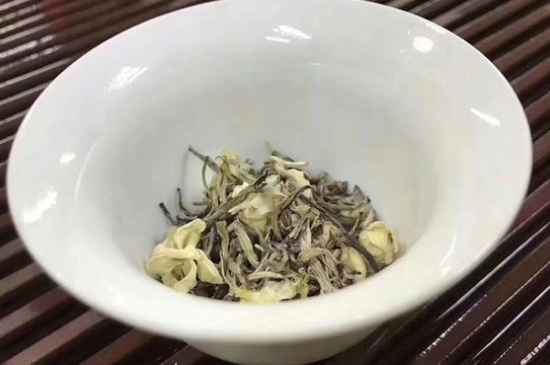女孩喝茉莉茶的好處，茉莉茶葉的功效與禁忌