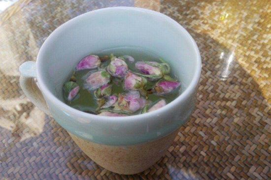 玫瑰花泡茶祛斑要多久見(jiàn)效，喝玫瑰花茶多久能祛斑？