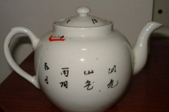瓷壺適合泡什么茶，瓷器茶具喝什么茶好