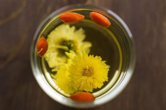 菊花茶的最佳搭配有哪幾樣，菊花茶和什么搭配喝效果好？