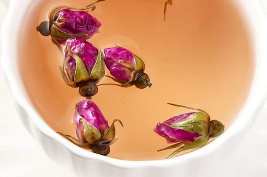 玫瑰花泡茶祛斑要多久見(jiàn)效，喝玫瑰花茶多久能祛斑？