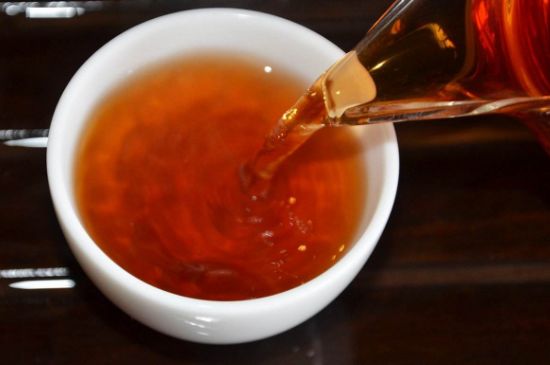 茯磚茶與普洱茶哪個(gè)好，茯茶和普洱茶口味區(qū)別
