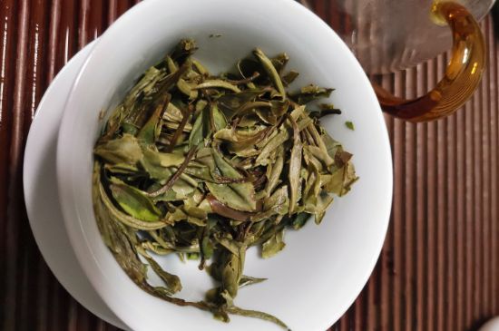 7年壽眉和2年白牡丹哪個(gè)好，老白茶壽眉與白牡丹的口感區(qū)別