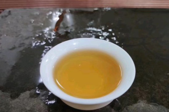 新舊白茶怎么區(qū)分，怎么分辨白茶是新還是舊