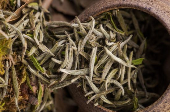 福鼎白茶要喝老的嗎，為什么喝白茶要喝老茶存新茶？