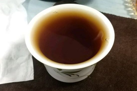 女人喝紅茶好還是喝普洱茶好，普洱茶和紅茶哪個適合女人喝