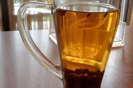 紅茶放置10年還能喝嗎，多年過期紅茶居然還能喝？