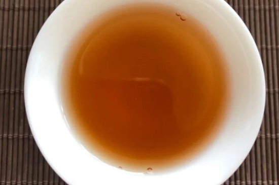 老白茶上火還是去火？夏季喝煮的老白茶會容易上火！