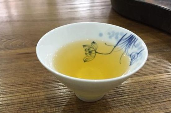 鴨屎香單叢雪片茶的特點，鳳凰雪片茶有什么特點？