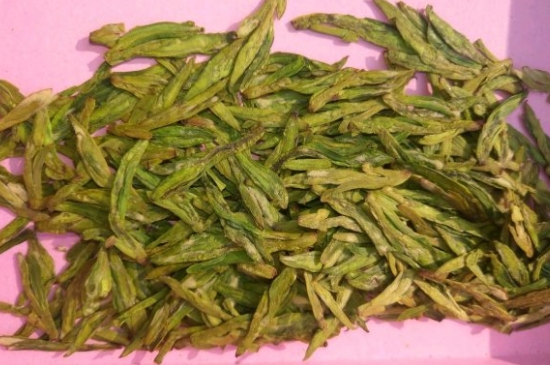 西湖龍井新茶和陳茶的區(qū)別，怎么區(qū)分龍井新茶和舊茶？