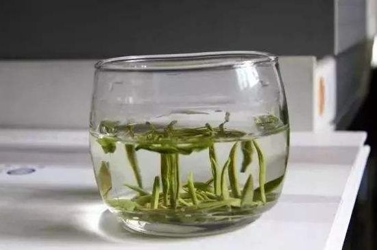 綠茶加重濕氣？濕氣體質(zhì)寒的人能喝綠茶嗎