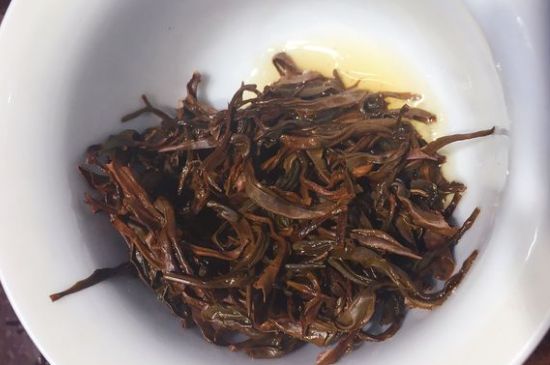 女人喝紅茶好還是喝普洱茶好，普洱茶和紅茶哪個適合女人喝