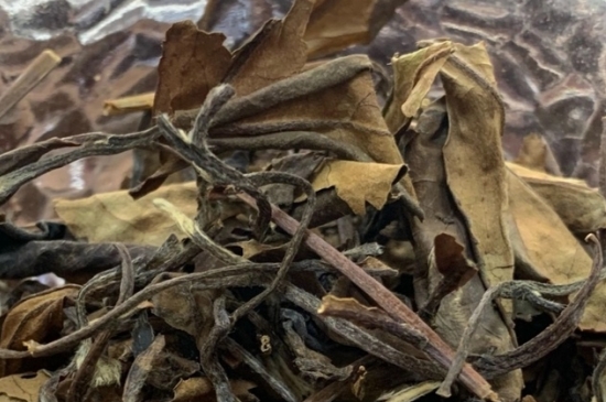 老白茶上火還是去火？夏季喝煮的老白茶會容易上火！