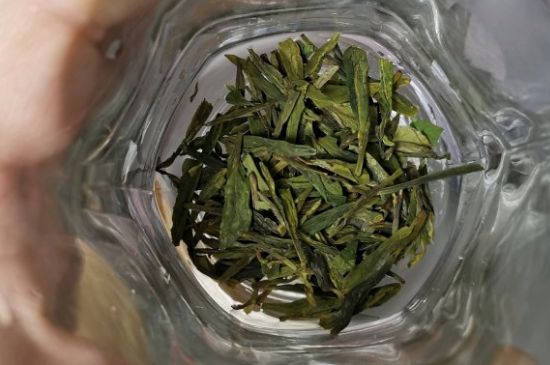 龍井茶放二年了能喝嗎，過期龍井茶的妙用！