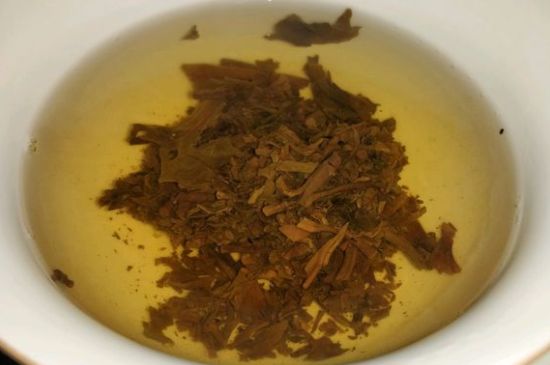 女人喝紅茶好還是喝普洱茶好，普洱茶和紅茶哪個適合女人喝