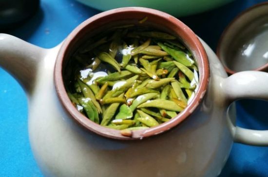 龍井茶放二年了能喝嗎，過期龍井茶的妙用！