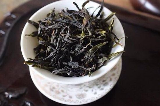 鴨屎香單叢雪片茶的特點，鳳凰雪片茶有什么特點？
