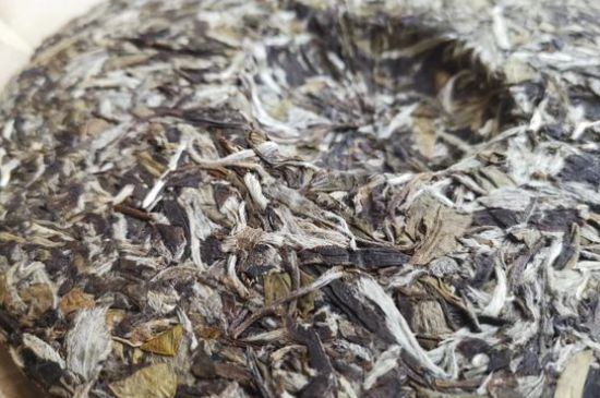 7年壽眉和2年白牡丹哪個(gè)好，老白茶壽眉與白牡丹的口感區(qū)別