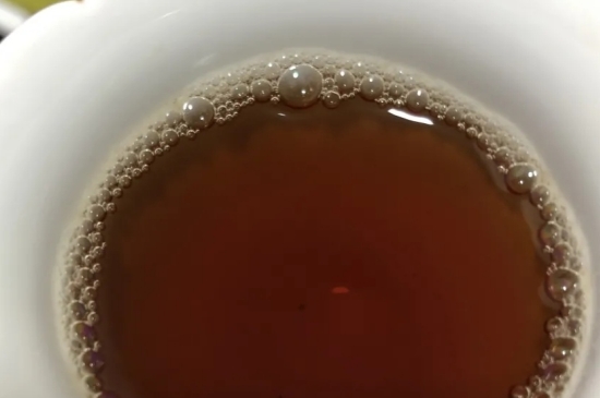 老白茶上火還是去火？夏季喝煮的老白茶會容易上火！