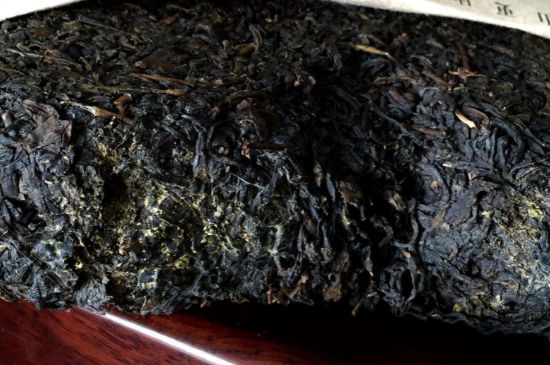 伏茶里的金花是黃曲霉素嗎，金花茯茶里的是什么菌
