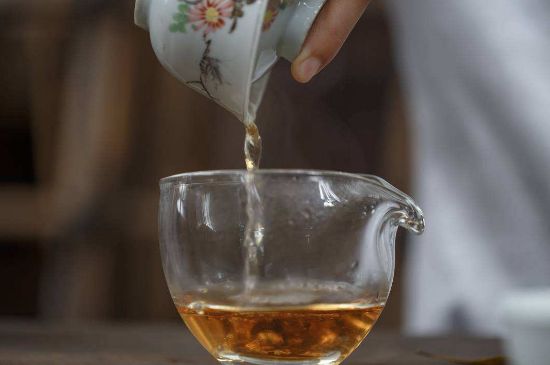 福鼎白茶要喝老的嗎，為什么喝白茶要喝老茶存新茶？