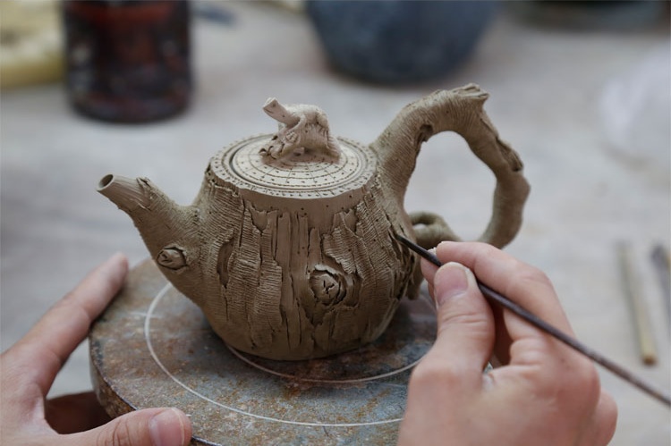 仿木外皮紫砂壺，創(chuàng)意木樁手工雕刻紫砂壺